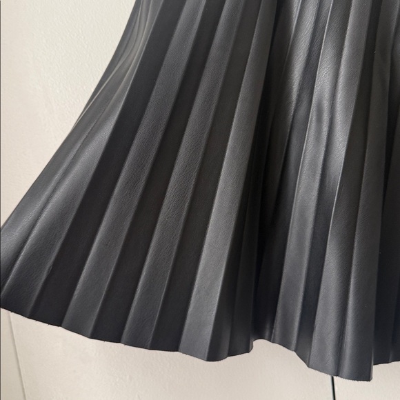 NWT Zara Black Faux Leather Pleated Mini Skirt - Picture 10 of 10